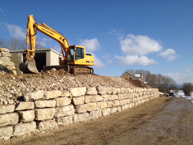 Ets Jeannin censeau - travaux publics pontarlier construction d'un remblais avec mur en pierre